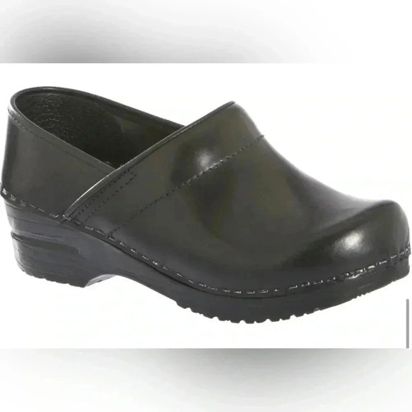 Dansko Shoes - Dansko Women’s Jet Black Professional Clogs Shoes Size 41 Size 10.5-11